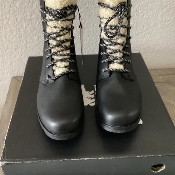 SOREL Emelie Genuine Shearling Short Lace-Up Boot (Women), size 8 - Picture 7 of 9